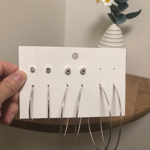 Earrings set-FREE when added to a bundle with other items - Picture 1 of 2